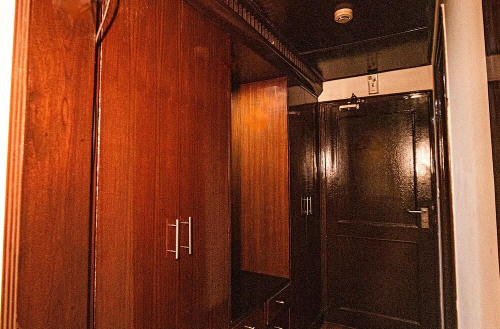 Fabhotel Prime Luxera