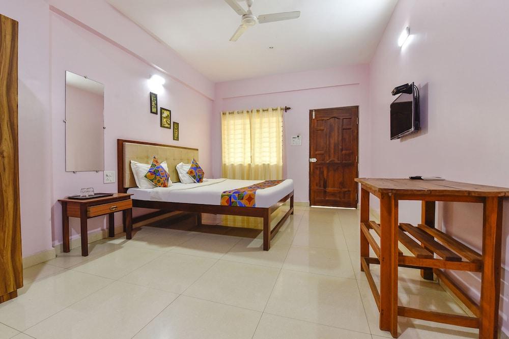 FabHotel Morjim Paradise