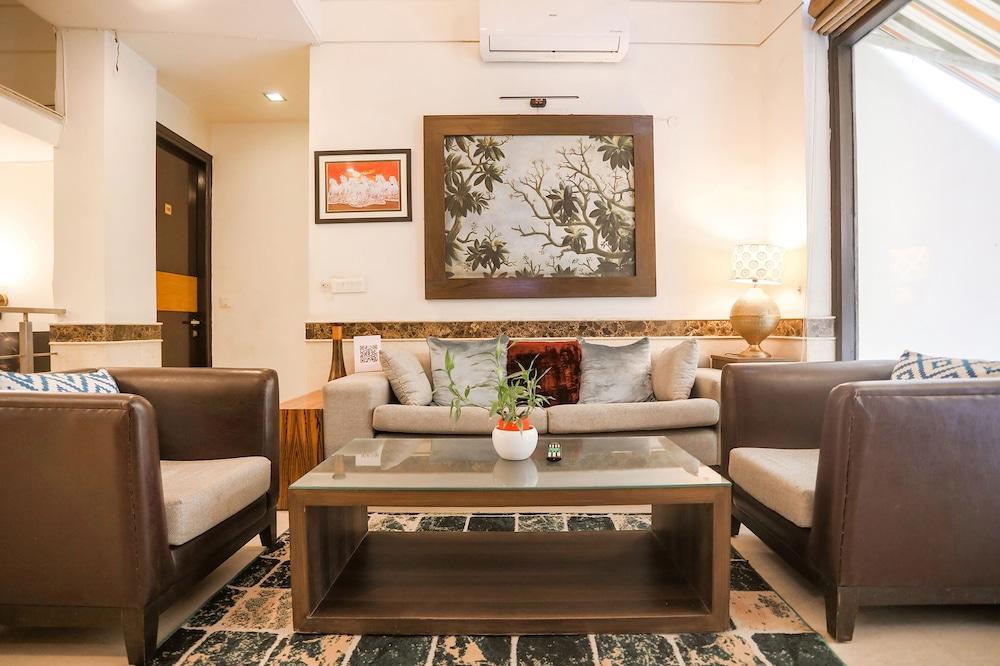 FabHotel Rivlet Residency