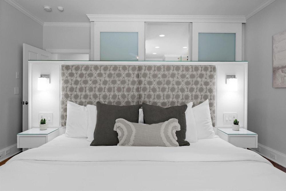 Grand Bay W/hot Tub, 440' Shoreline & Optional Boat Rental