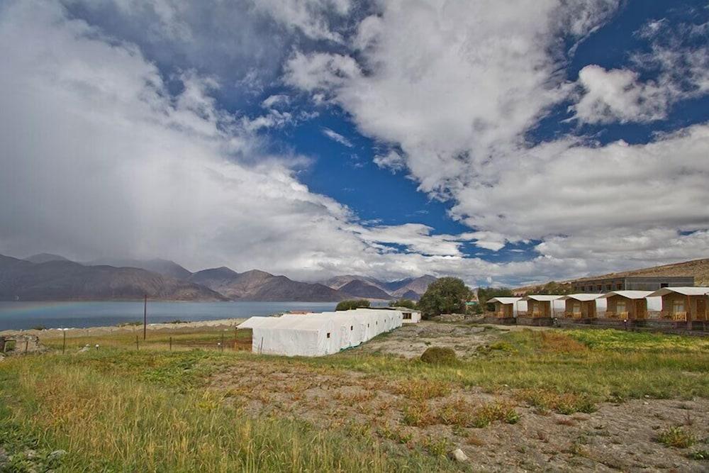 Pangong Retreat Camp
