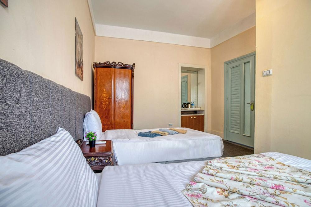 Villa Khufu Pyramids Hotel