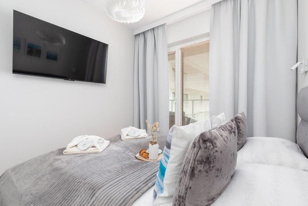 Polanki Aqua by Renters Prestige