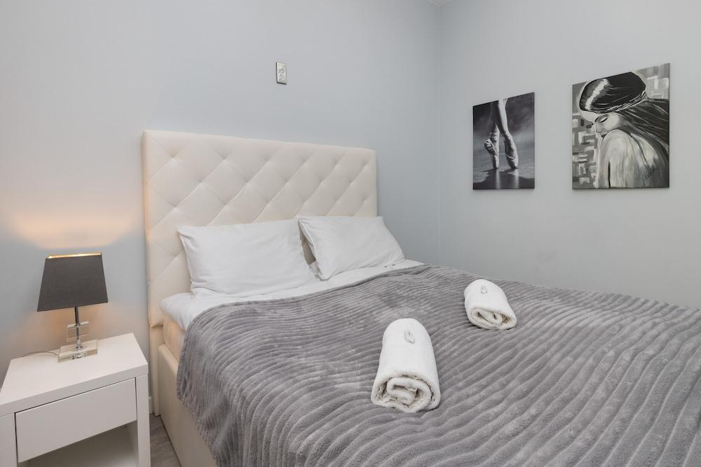 Studio Garnizon With Terrace by Renters