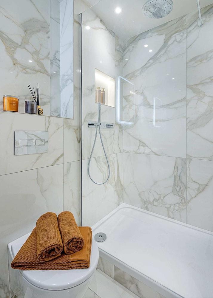 Marble Arch Suite 6-hosted by Sweetstay