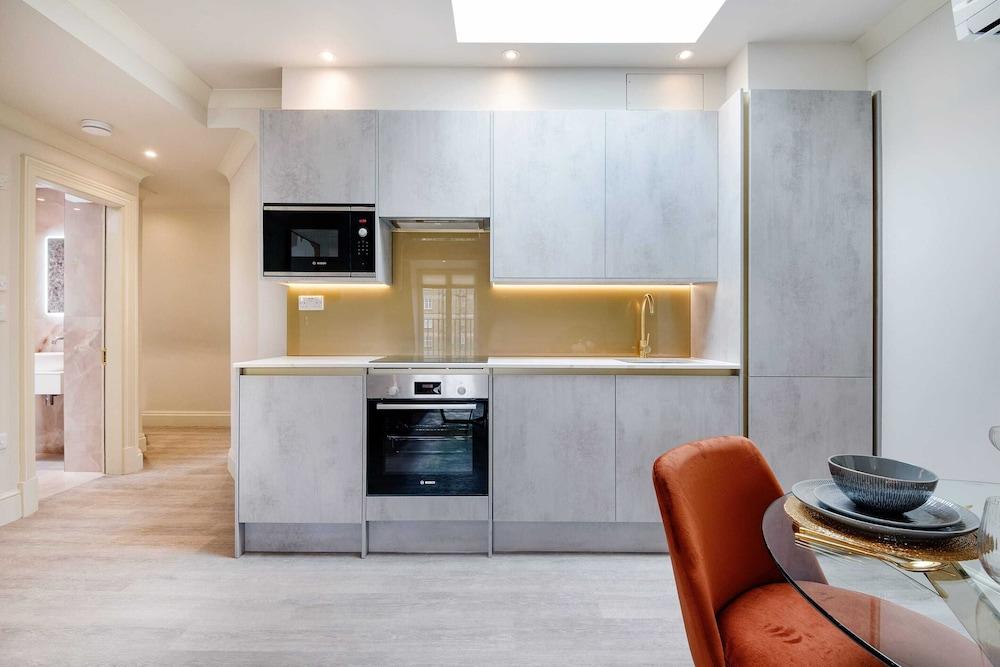 Marble Arch Suite 9-hosted by Sweetstay