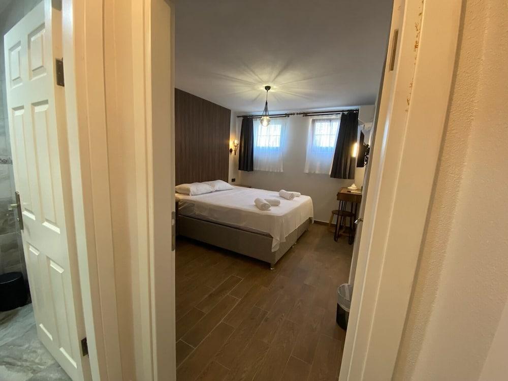 Tinos Otel & Bağ Evi (+12 Yaş)