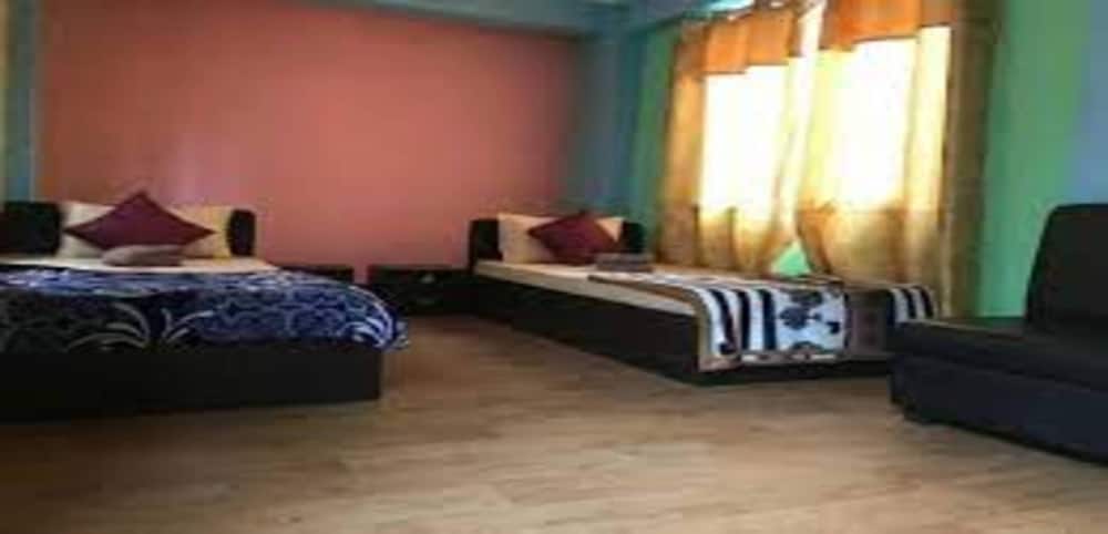 MeroStay 214 Guest House BK