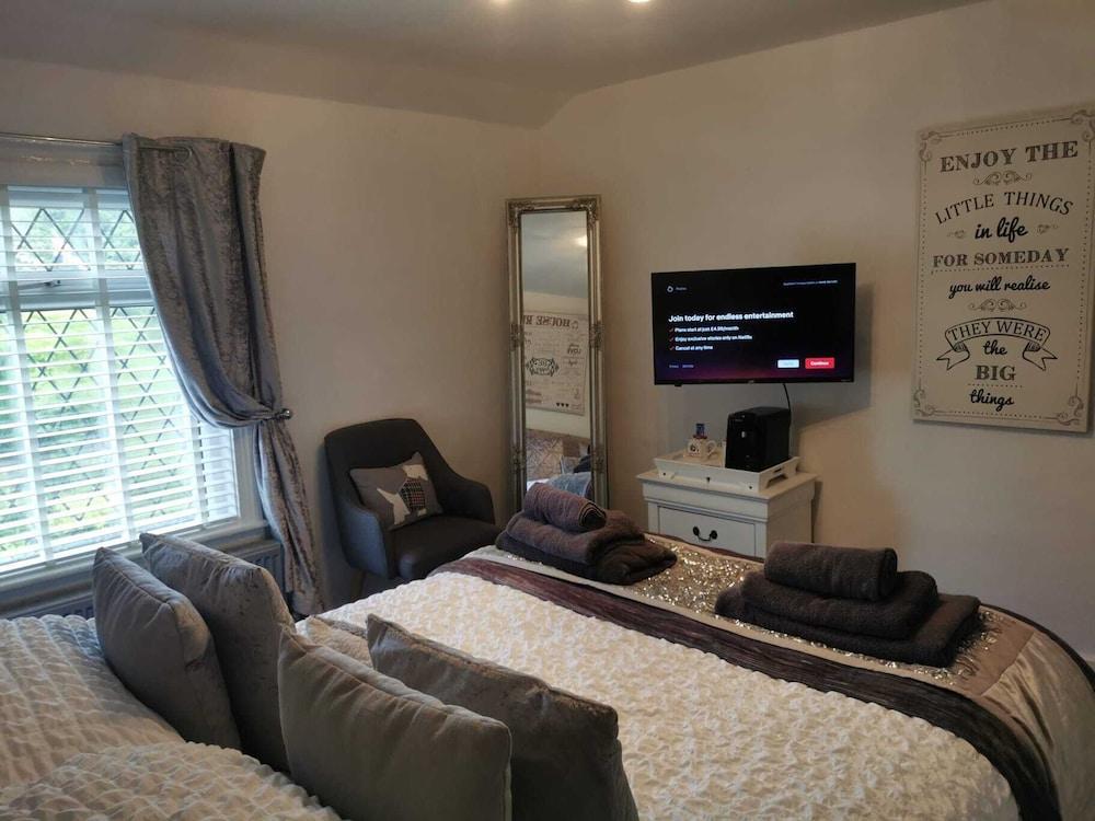 Stunning 2-bed House in Macclesfield Cheshire