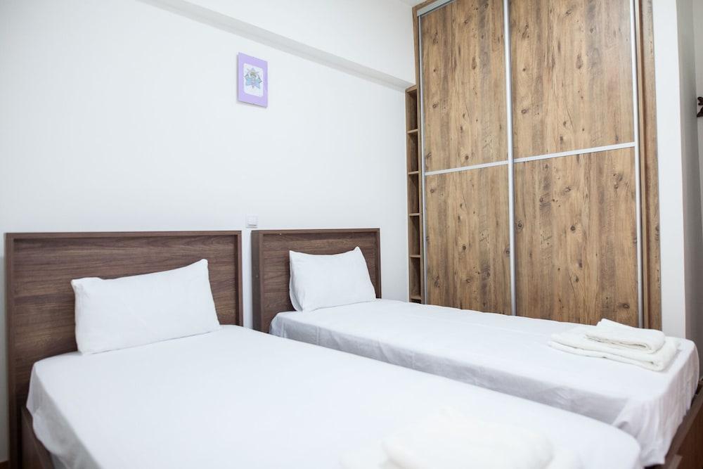 Spacious 2 level Brand New apt GTD3194