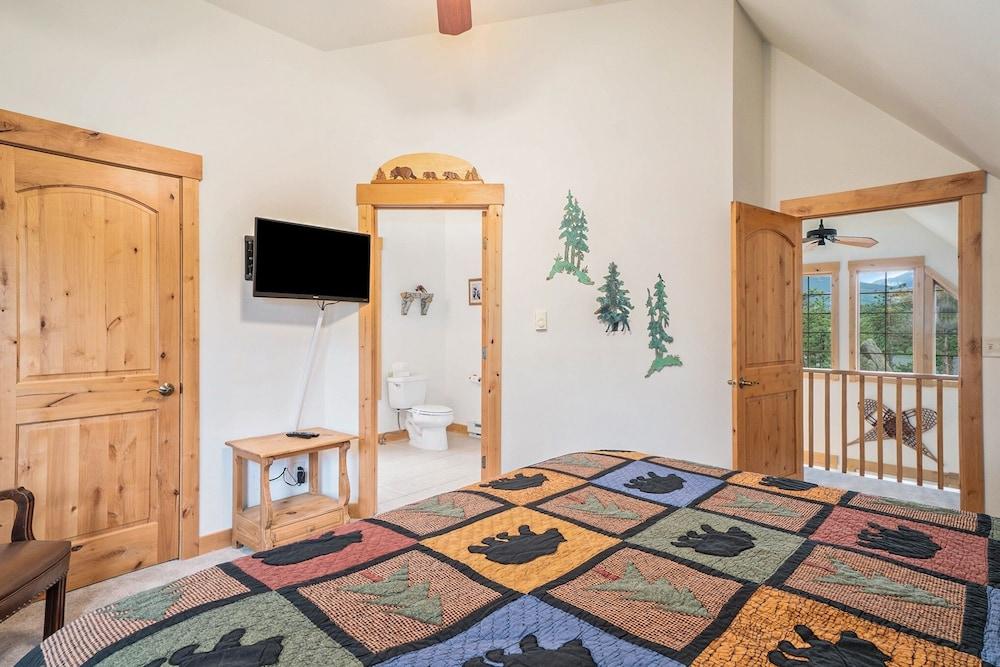 Solitude Eagle #2 - Estes Park 2 Bedroom Condo by RedAwning