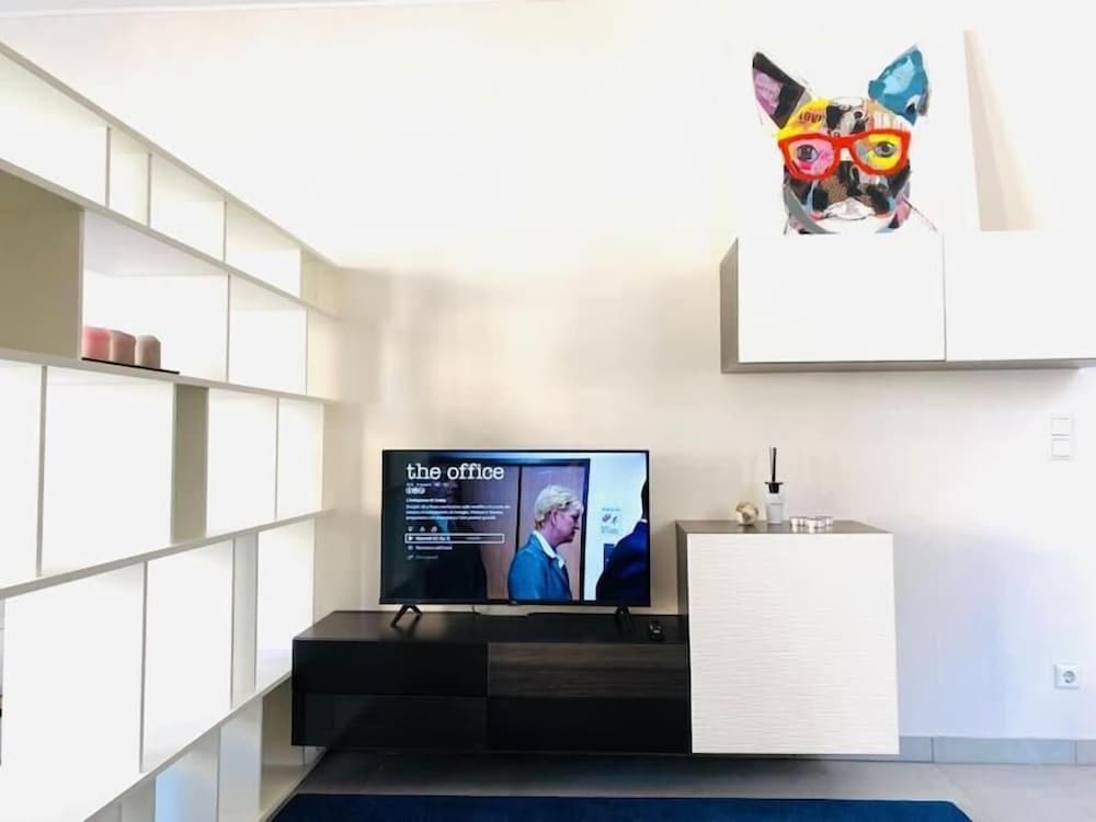 Large Studio in Center with Terrace