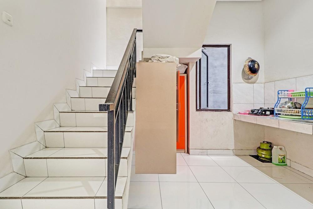 OYO 90452 Pillow Inn