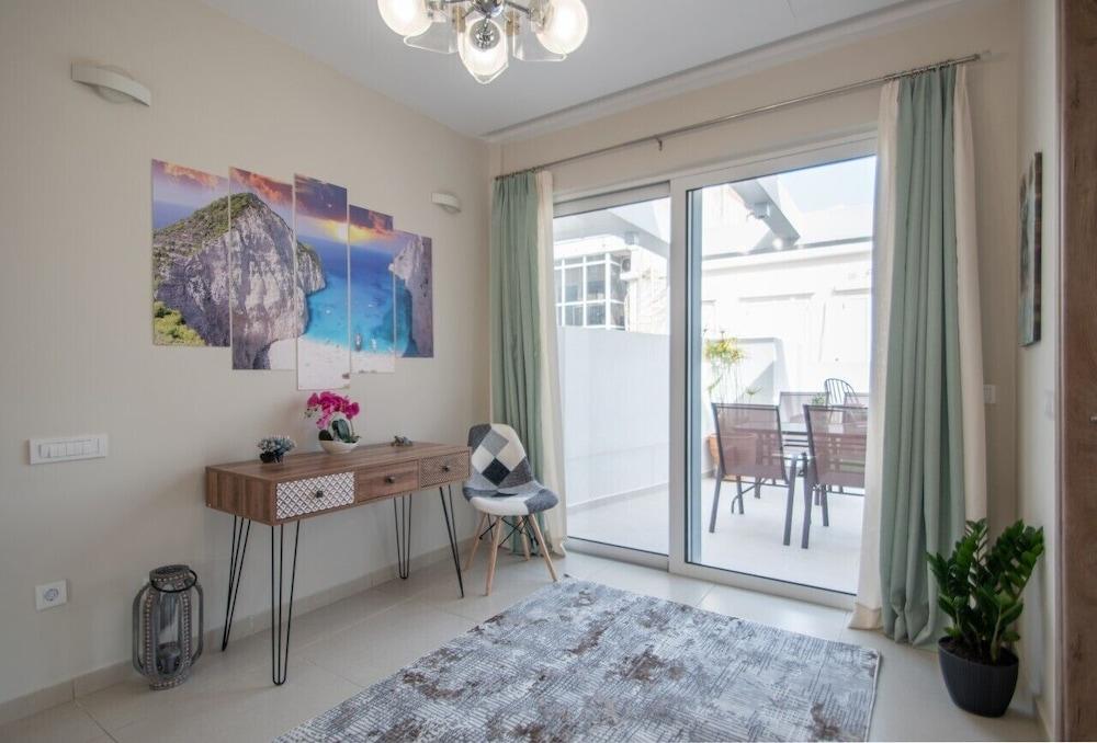 Alcmene Lux Apartment