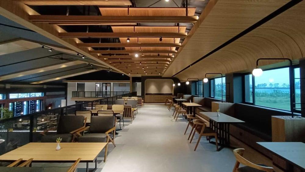 Fieris hotel & Convention Kertajati