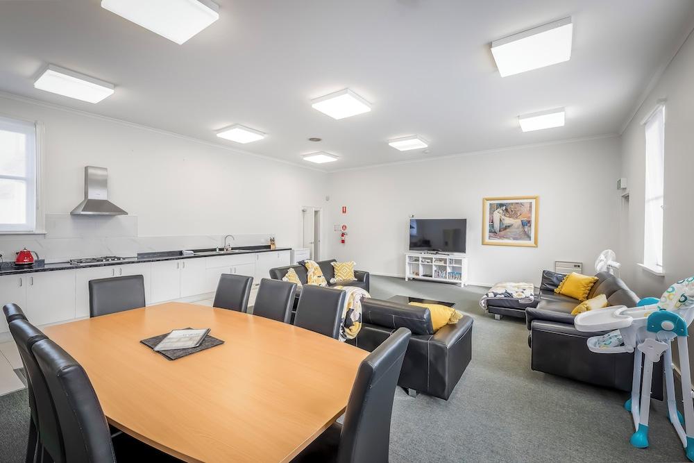 4 Bedroom House - Hobart CBD - Parking