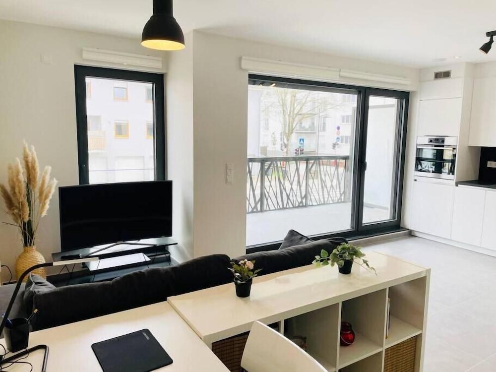 Luxury New Flat with Terrace & Parking