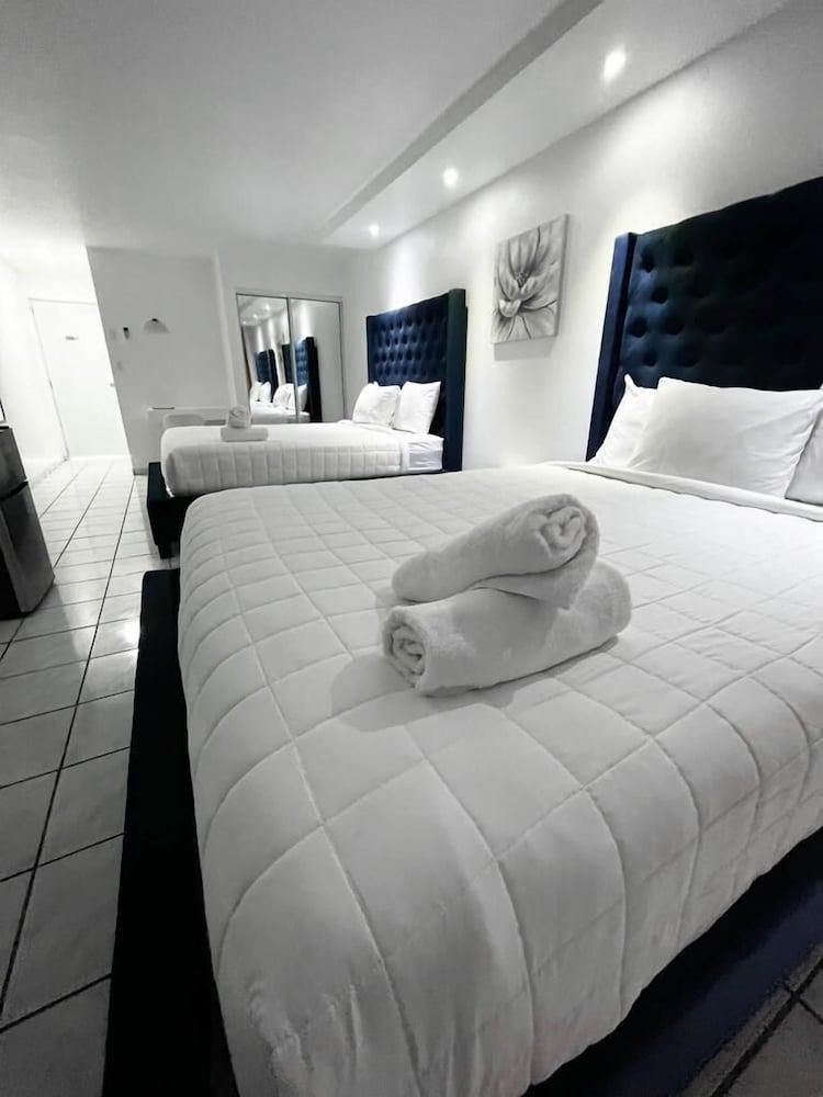 Douglas Highway Hotel