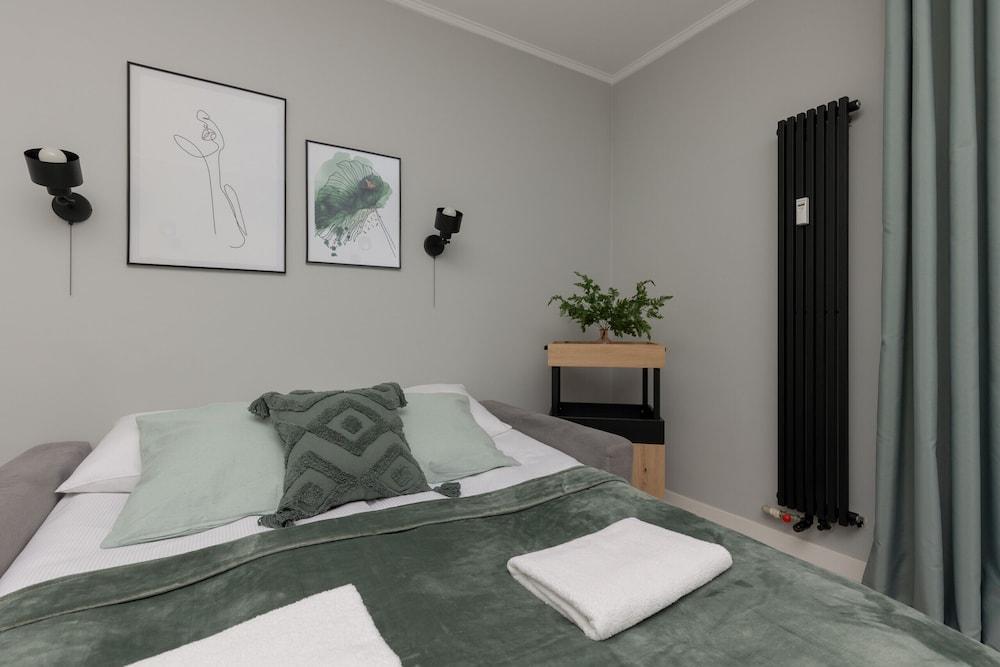 Stylish Studio Ochota by Renters