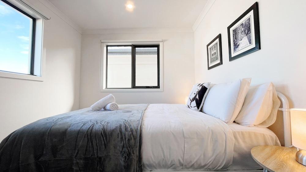 Casey Green Townhouse by GoodLive