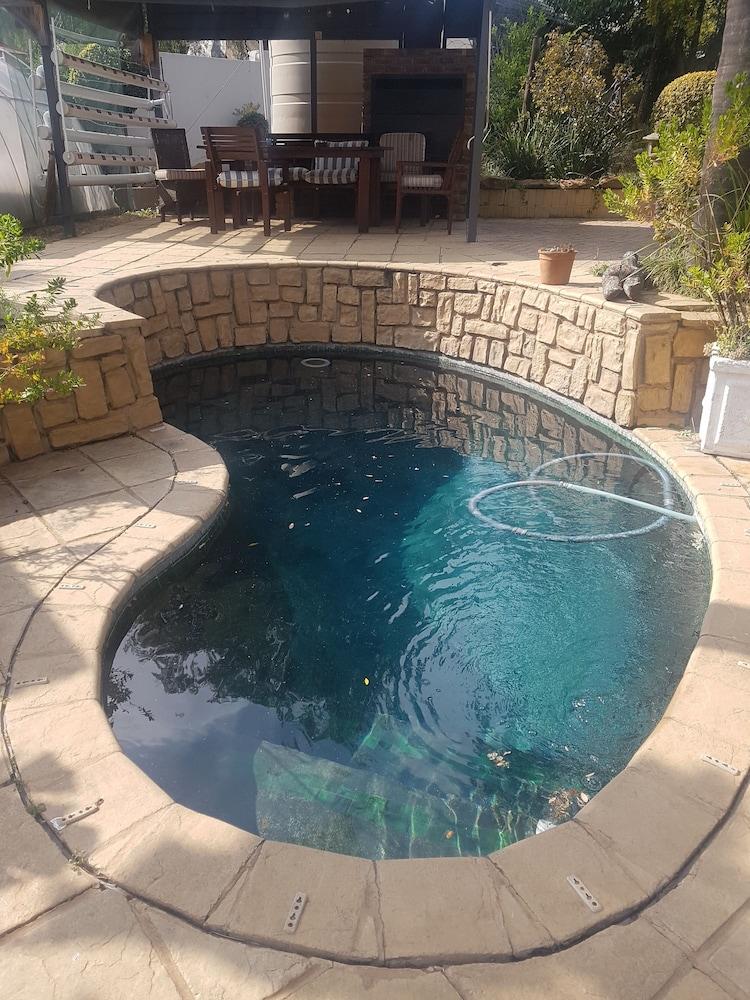 Lala-Nathi Guest House & Self Catering