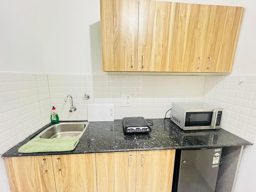 The Lodgers Luxury Studio Apartment In front of Artemis Hospital