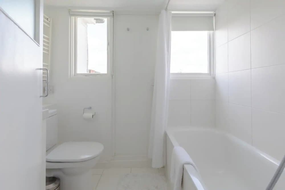 Compact & Light Studio Flat - Ladbroke Grove