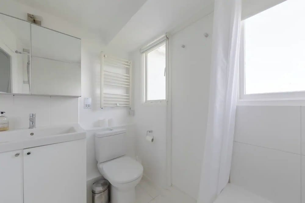 Compact & Light Studio Flat - Ladbroke Grove