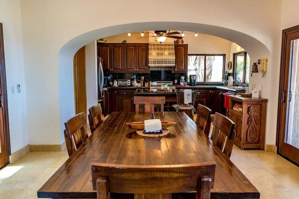 Easy access to South Palmilla beach