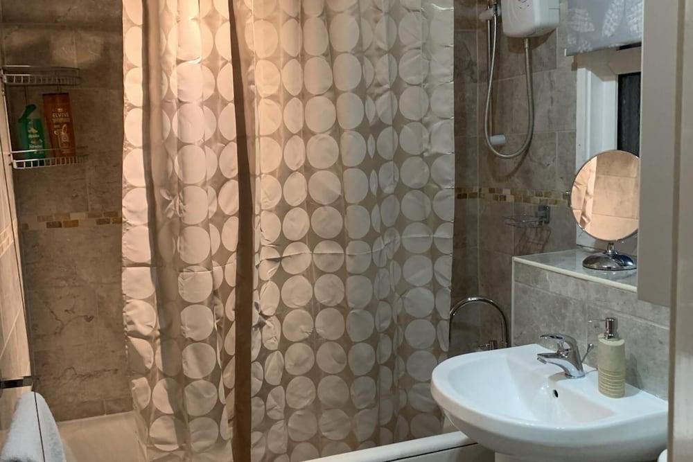 2-bed House Sleeps 4 - Enclosed Garden - Tv & Wifi