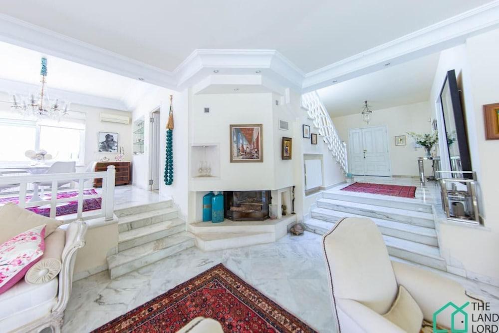 Villa de Luxe Gammarth Avec Piscine