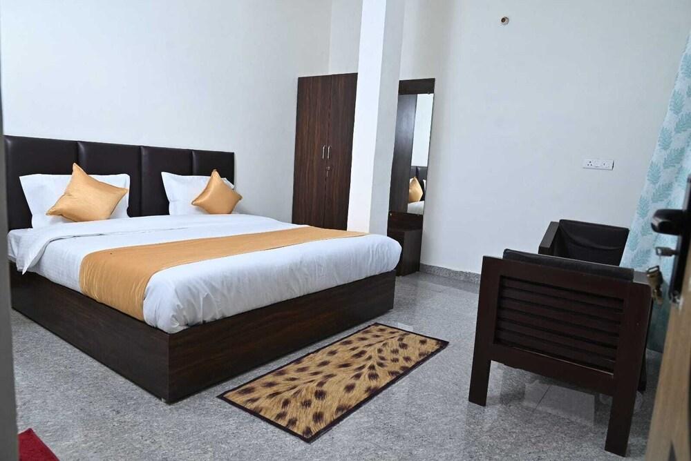 Akansha The Lake View