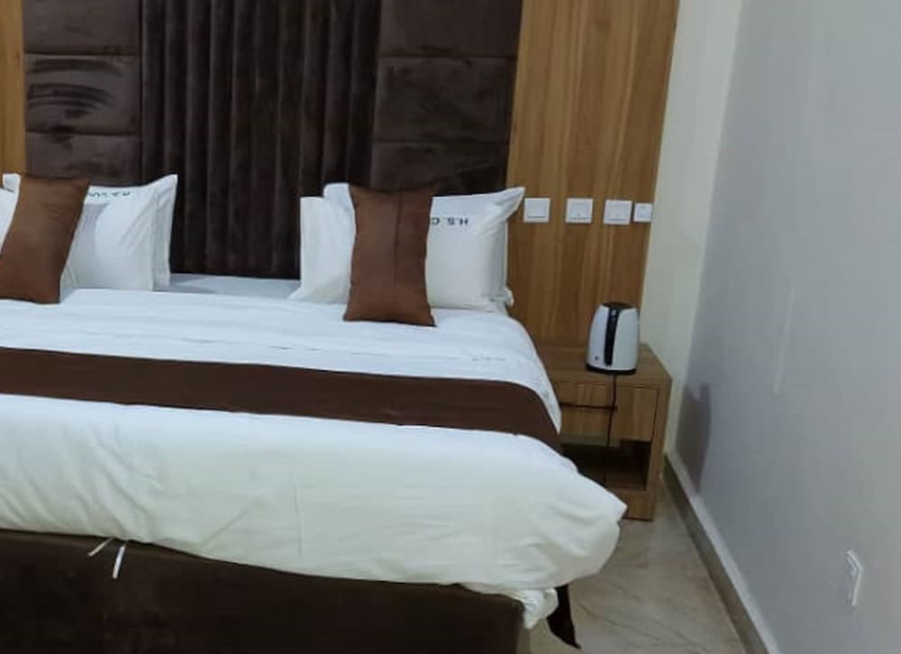 Hassan Sunmonu Court