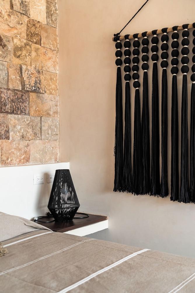 NIKEN BEACHFRONT HOTEL