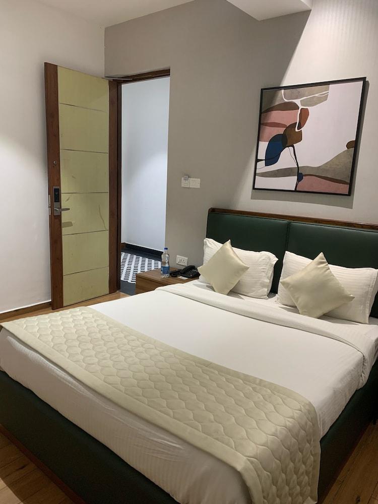 Pondy Heights - Suites and Studios