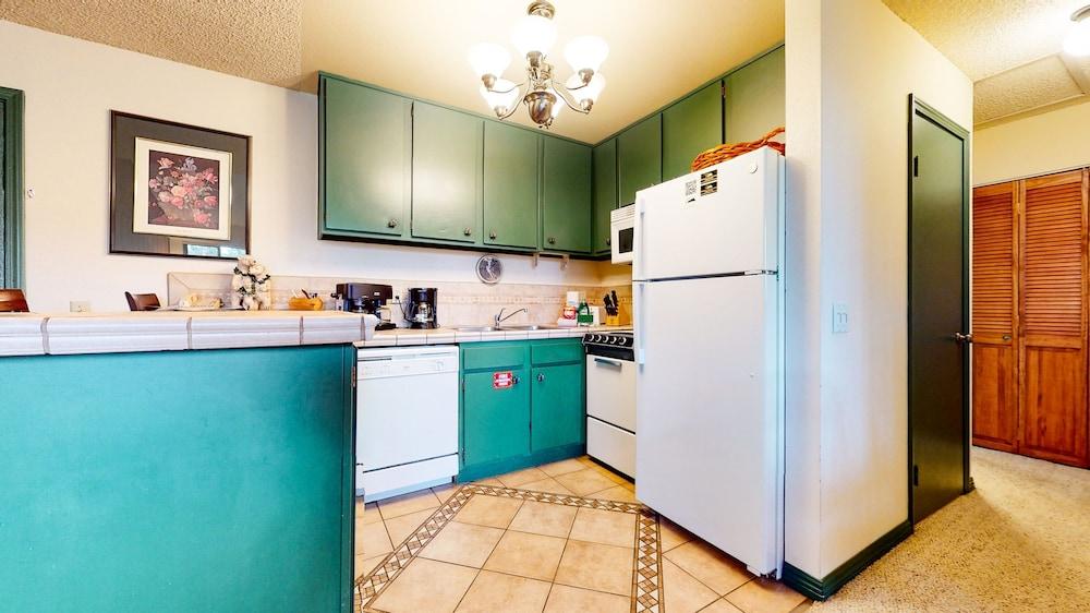 Summit #232 1 Bedroom Condo by RedAwning