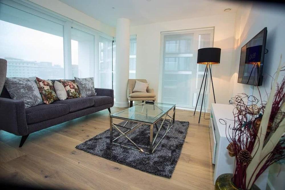 PREMIUM WOOLWICH 2 BED APARTMENT