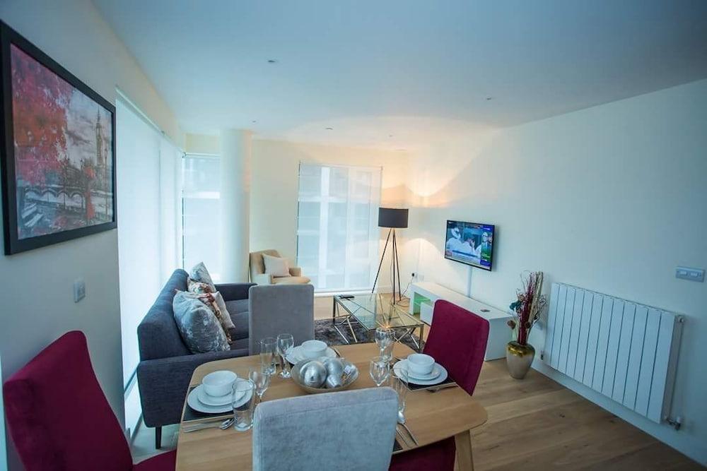 PREMIUM WOOLWICH 2 BED APARTMENT