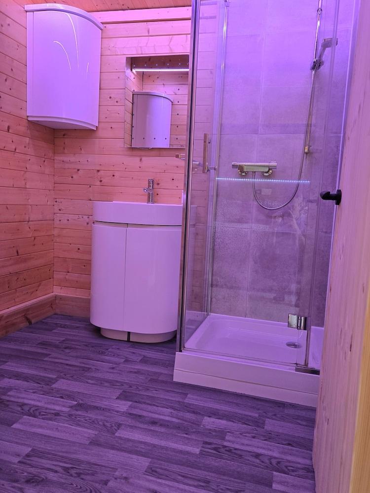 Pet Friendly Private Cabin Town Eurotunnel Beach