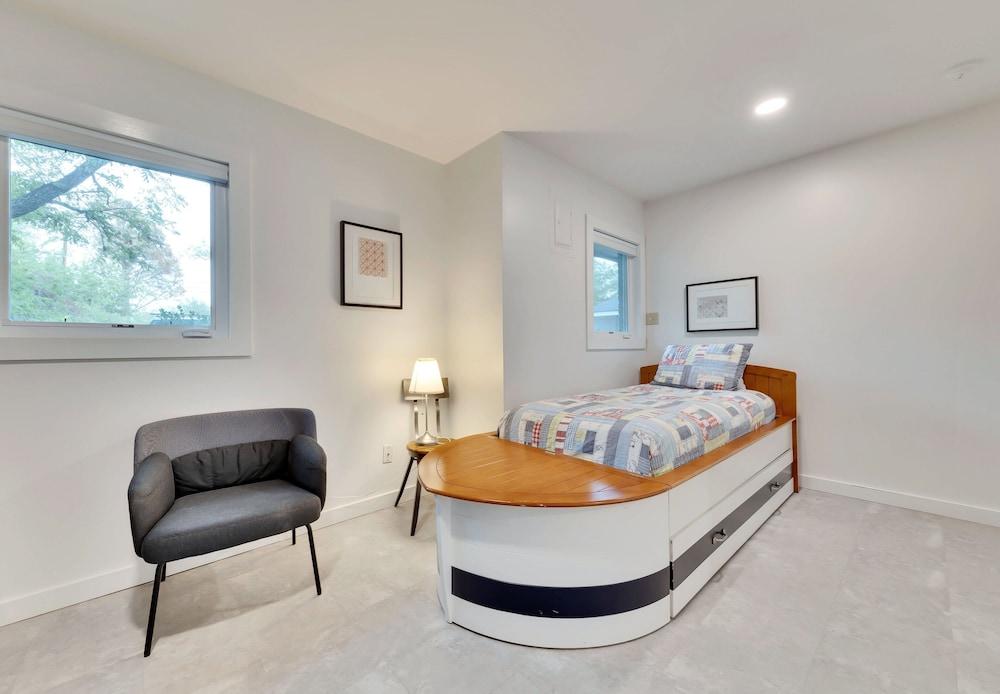 Beach House 2 on Lake LBJ - Sleeps 24