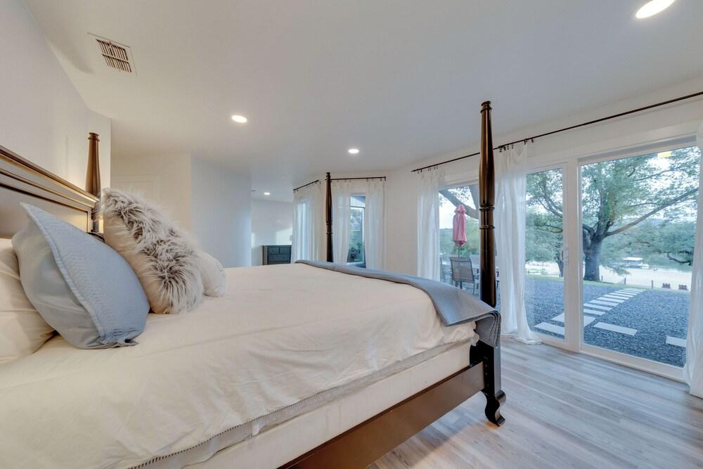 Beach House 2 on Lake LBJ - Sleeps 24