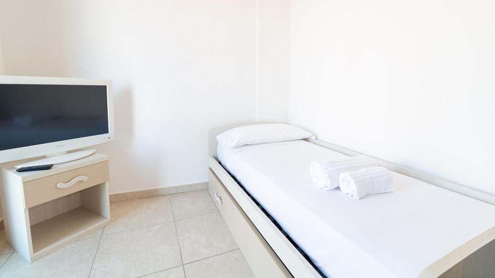 Xenia Boutique Tirso 1