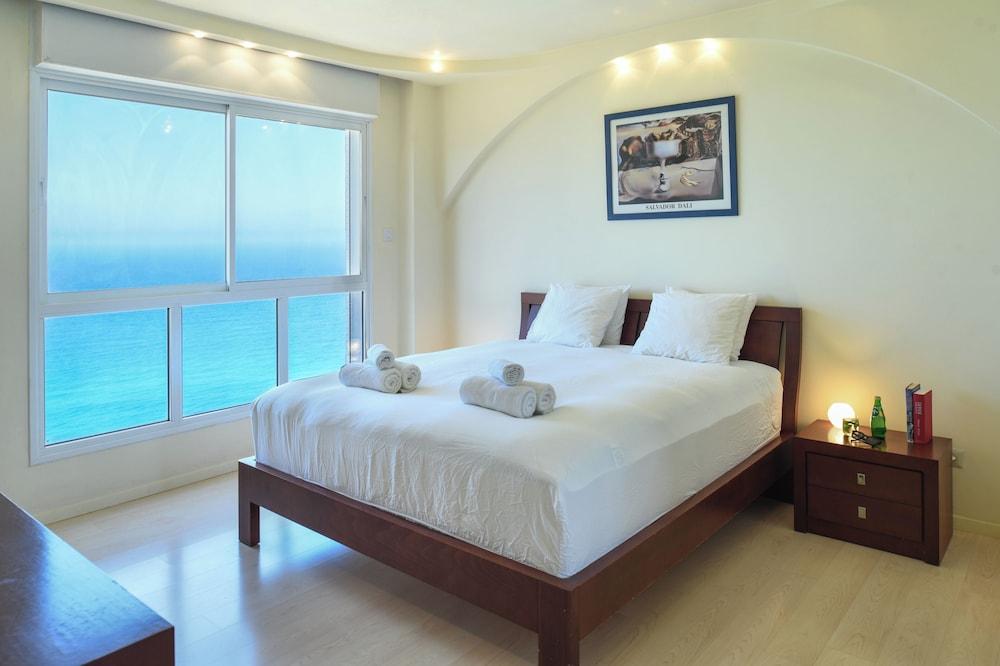 Netanya Panoramic Sea-View 4BR Apartment
