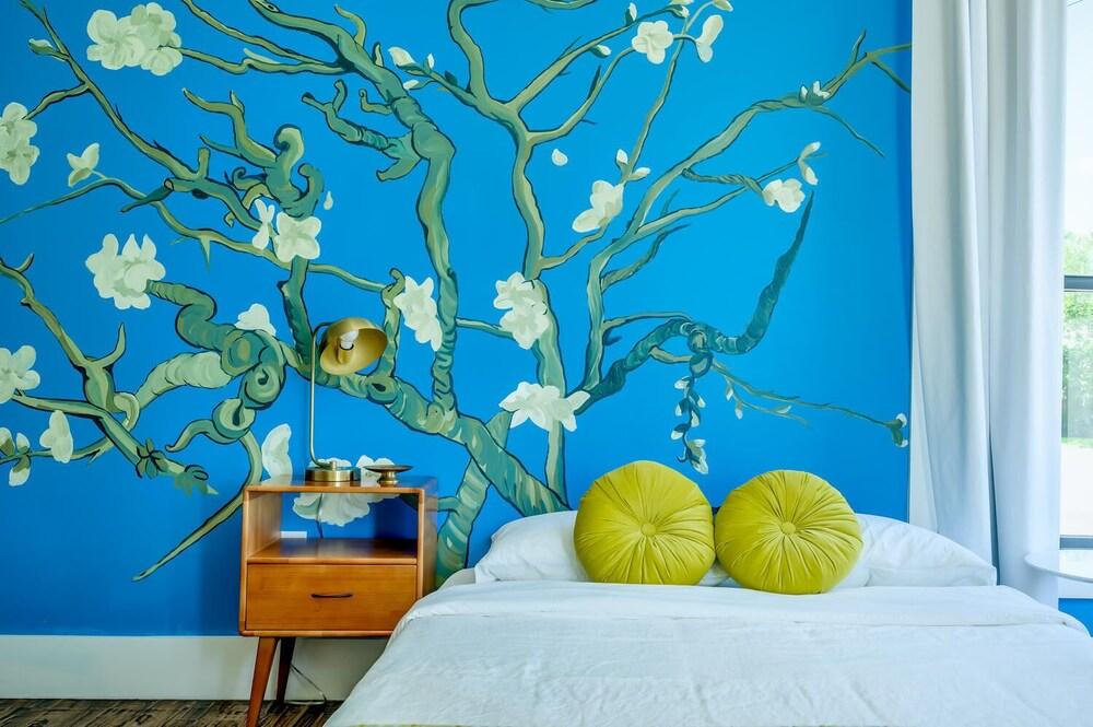 Historic B&B in Heart of ATX - 3 Suites Sleeps 10