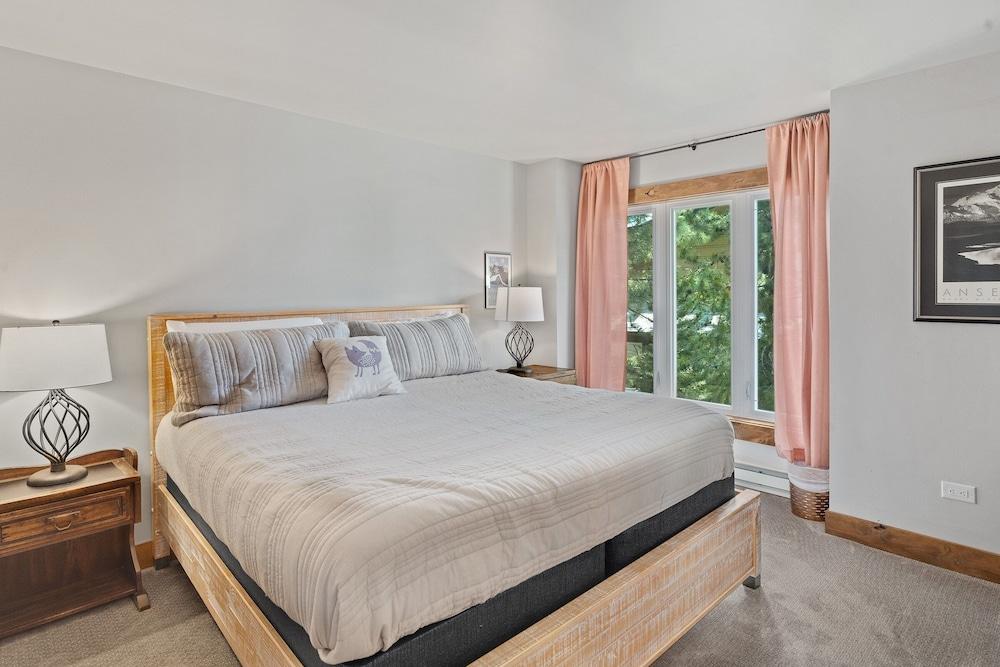 Winterset 1 4 Bedroom Condo by RedAwning