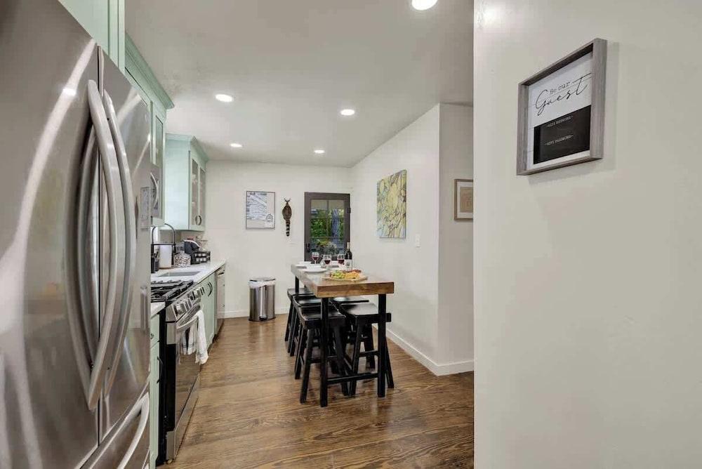 Southern Charm - Near Main With Hot Tub