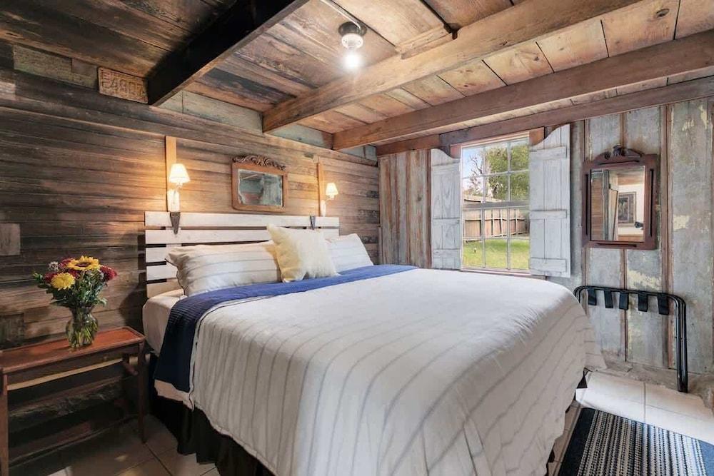 Gorgeous Barn Cabin 10min From Main St!