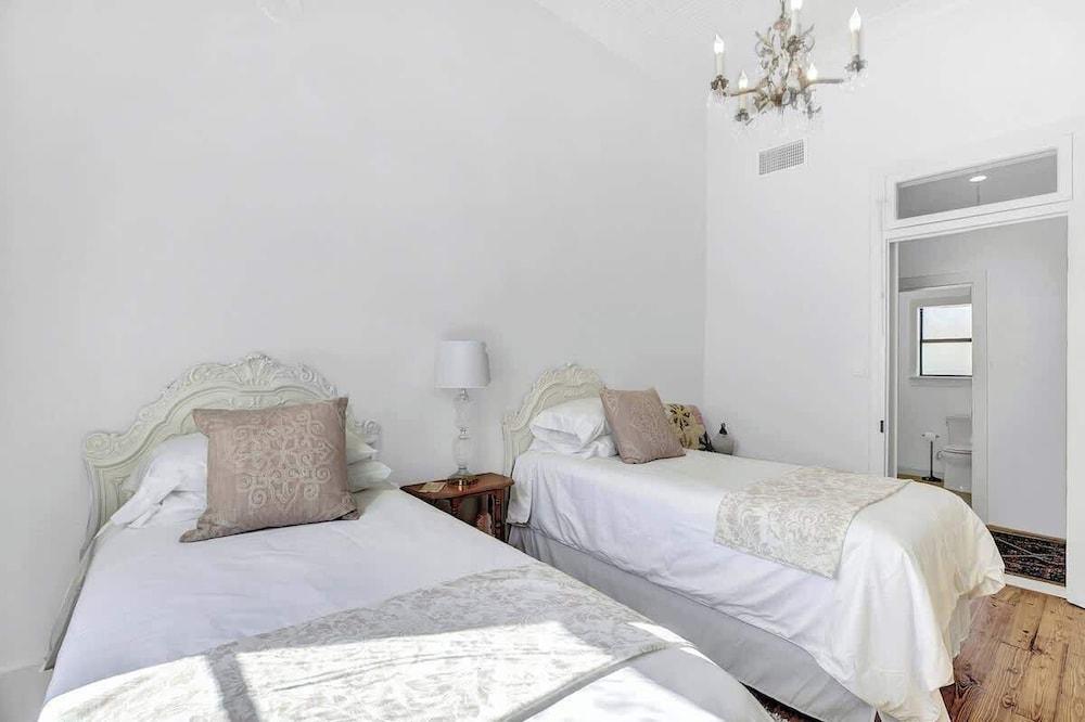 New! Luxurious Home With Wine Cellar & Firepit!