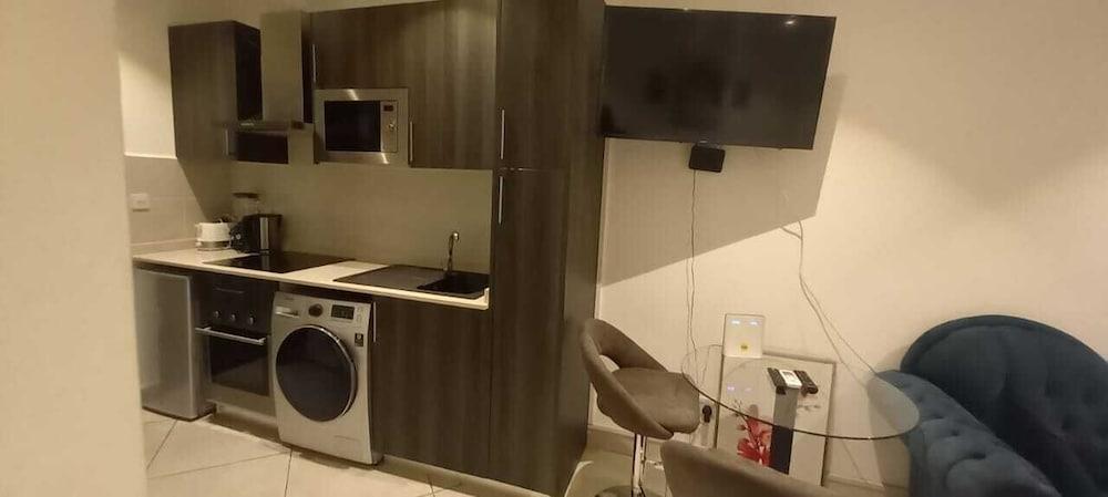 Bizzi studio ad Legationis Hortos