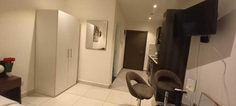 Bizzi studio ad Legationis Hortos